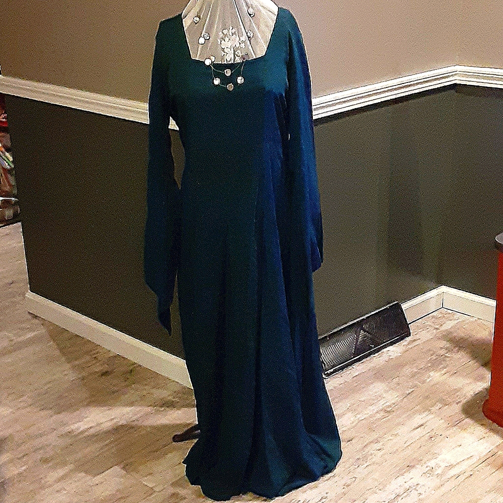 Ancient circles goddess corset back gown size Larg